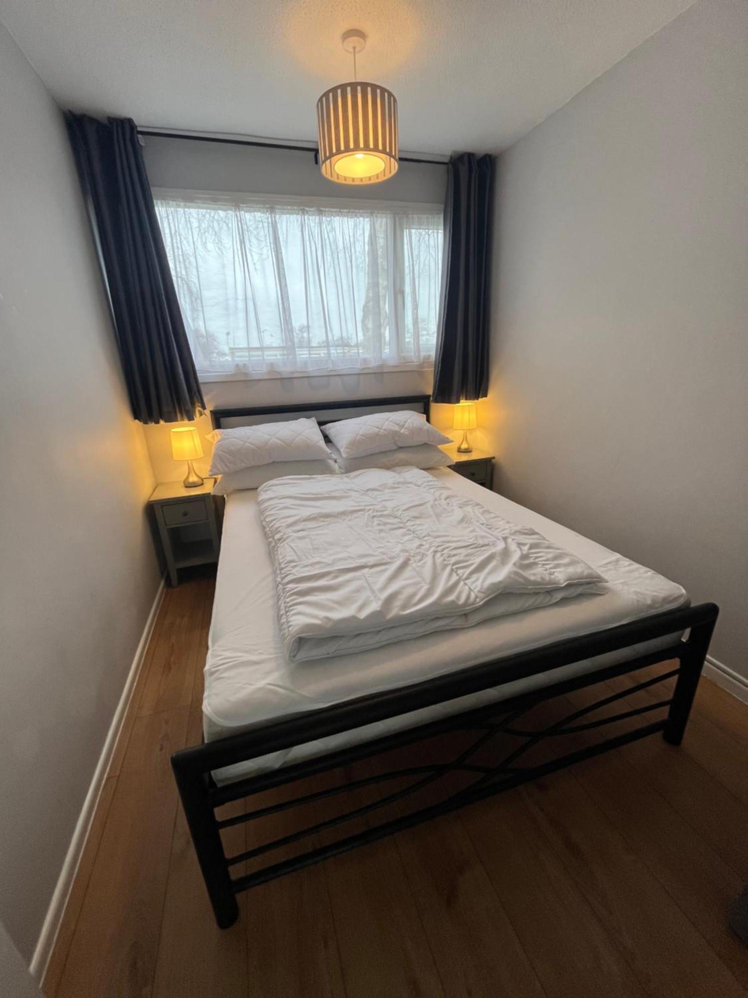 194, Belle Aire, - Two Bed Recently Renovated Chalet, Sleeps 4, Pet Friendly, Free Wi-fi And Bed Linen And Towels Included * Hemsby
