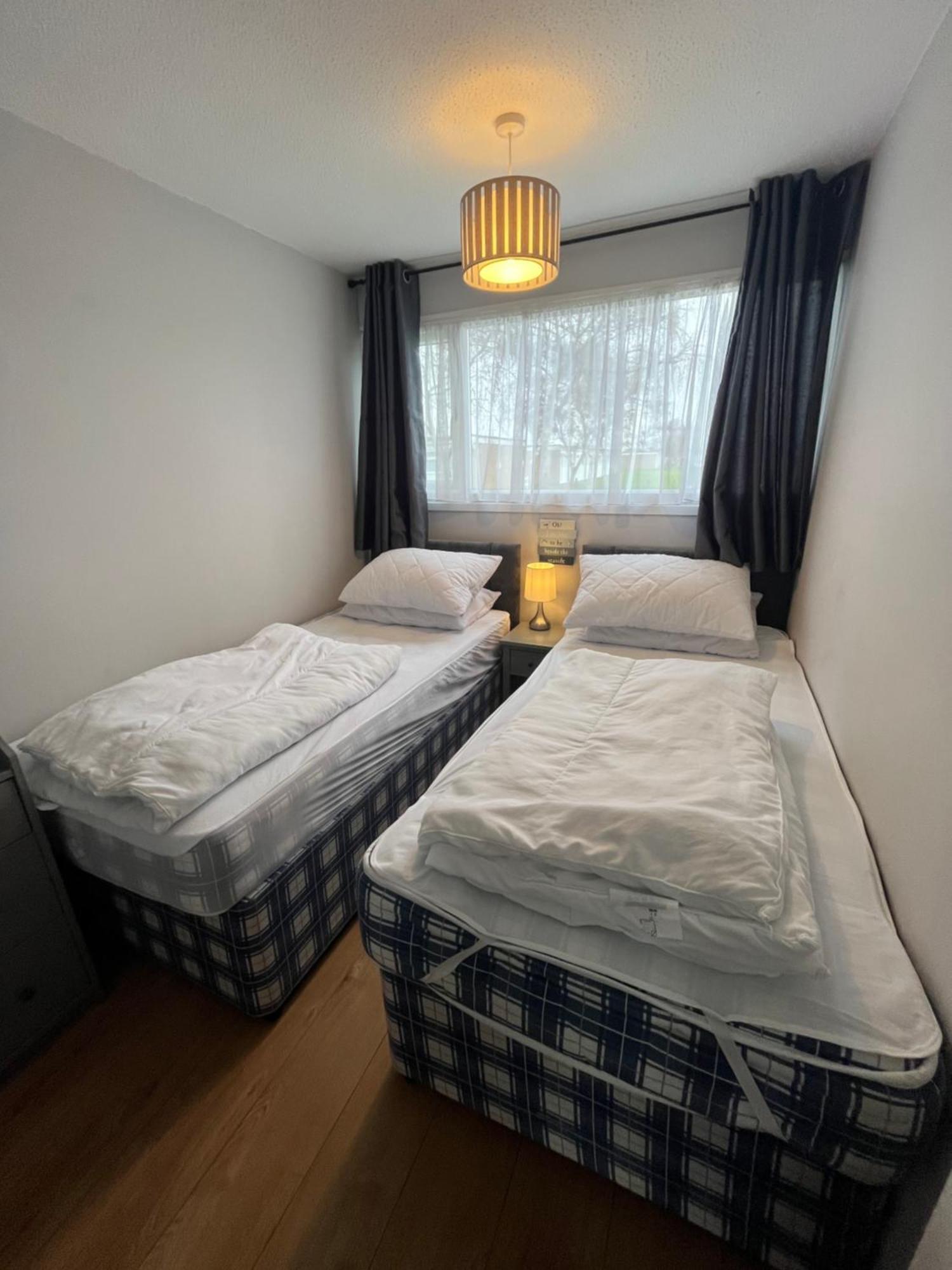 194, Belle Aire, - Two Bed Recently Renovated Chalet, Sleeps 4, Pet Friendly, Free Wi-fi And Bed Linen And Towels Included Hemsby