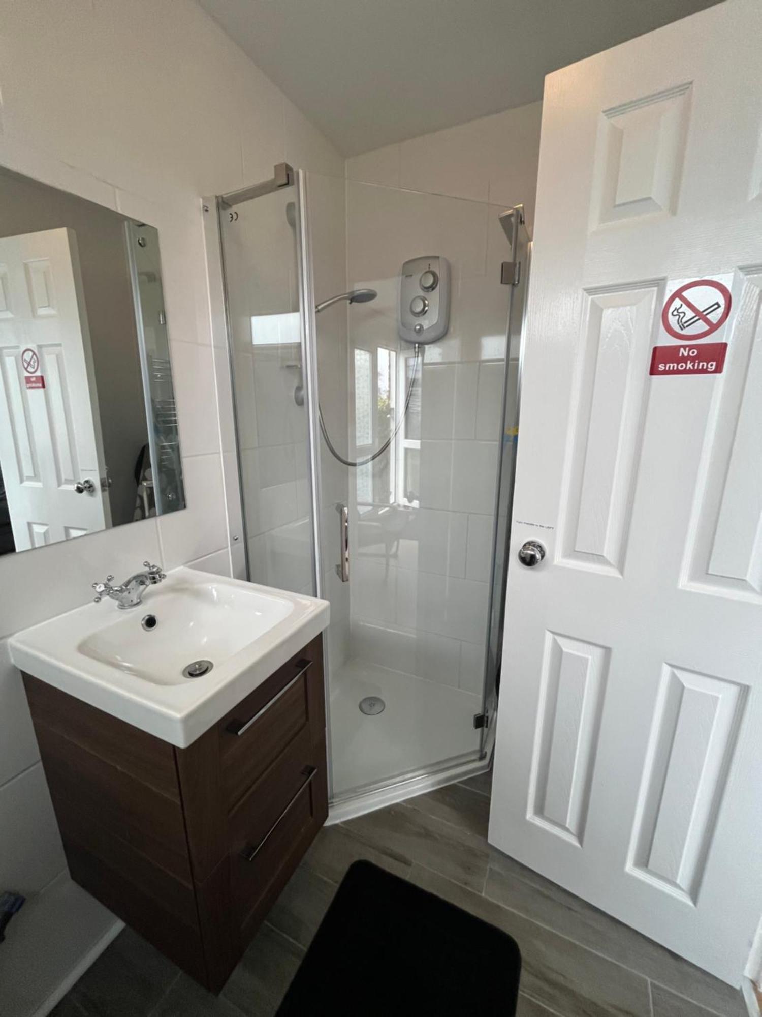 194, Belle Aire, - Two Bed Recently Renovated Chalet, Sleeps 4, Pet Friendly, Free Wi-fi And Bed Linen And Towels Included Chalet Hemsby