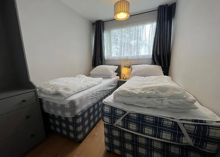 194, Belle Aire, Hemsby - Two Bed Recently Renovated Chalet, Sleeps 4, Pet Friendly, Free Wi-Fi And Bed Linen And Towels Included