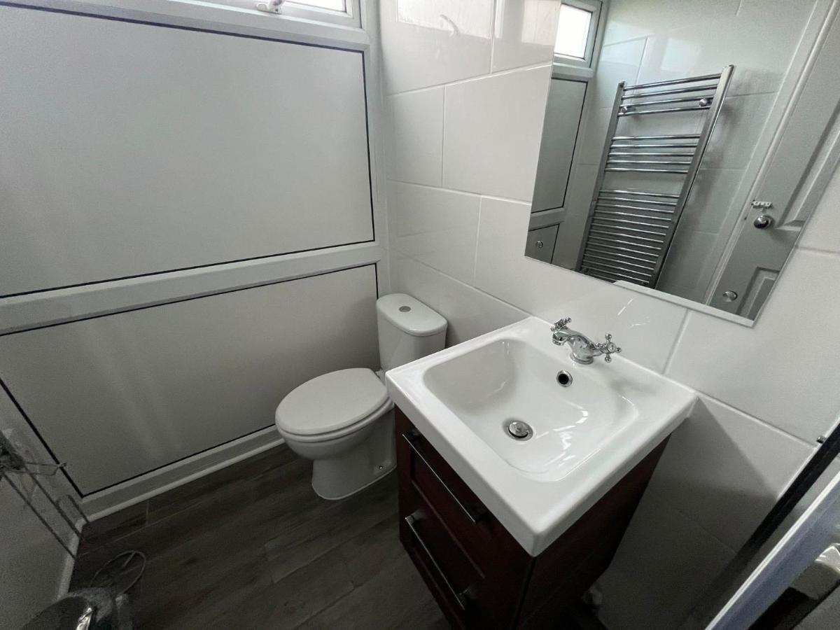 Chalet 194, Belle Aire, - Two Bed Recently Renovated Chalet, Sleeps 4, Pet Friendly, Free Wi-fi And Bed Linen And Towels Included Hemsby