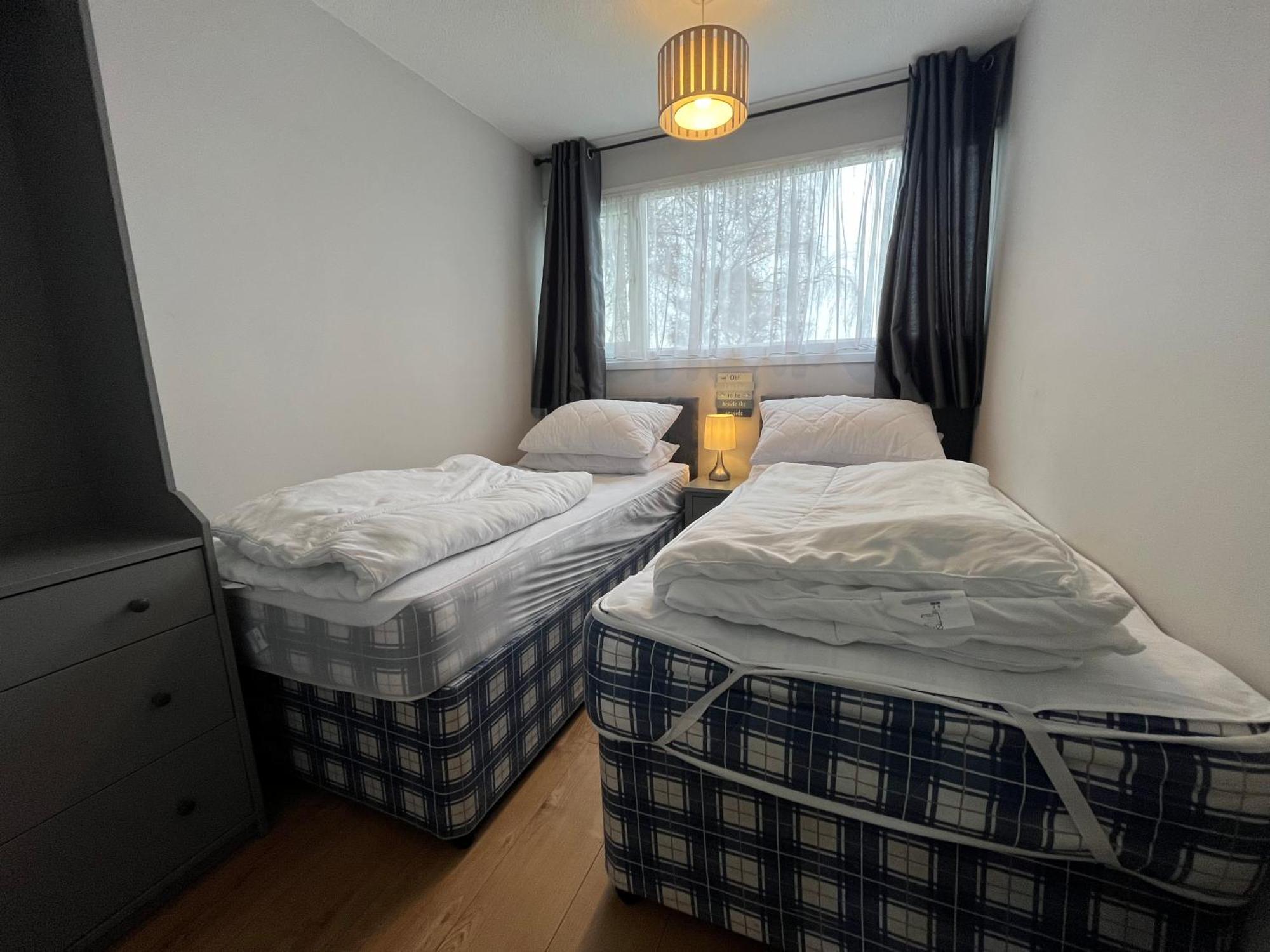 Chalet 194, Belle Aire, - Two Bed Recently Renovated Chalet, Sleeps 4, Pet Friendly, Free Wi-fi And Bed Linen And Towels Included Hemsby