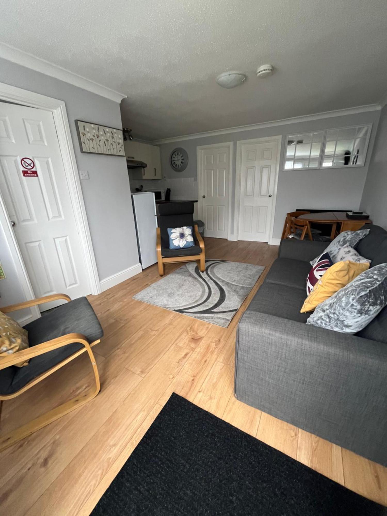 194, Belle Aire, - Two Bed Recently Renovated Chalet, Sleeps 4, Pet Friendly, Free Wi-fi And Bed Linen And Towels Included Chalet