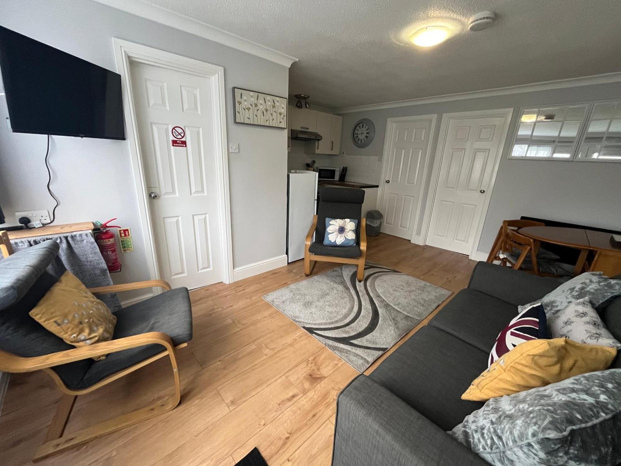 194, Belle Aire, - Two Bed Recently Renovated Chalet, Sleeps 4, Pet Friendly, Free Wi-fi And Bed Linen And Towels Included Chalet Hemsby
