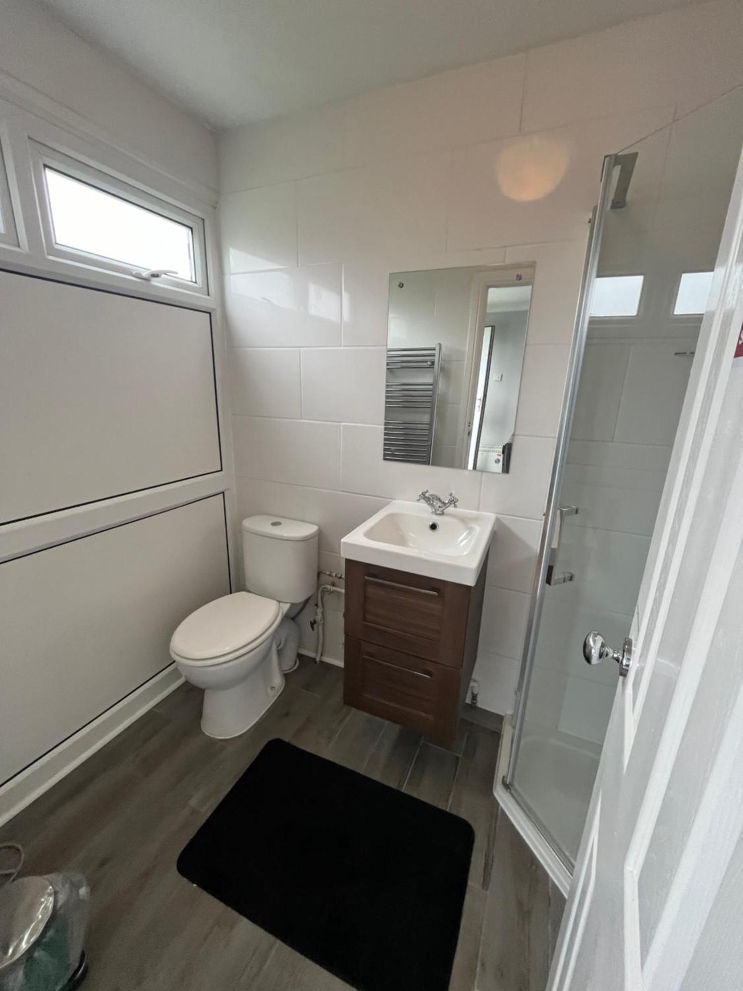 Chalet 194, Belle Aire, - Two Bed Recently Renovated Chalet, Sleeps 4, Pet Friendly, Free Wi-fi And Bed Linen And Towels Included Hemsby
