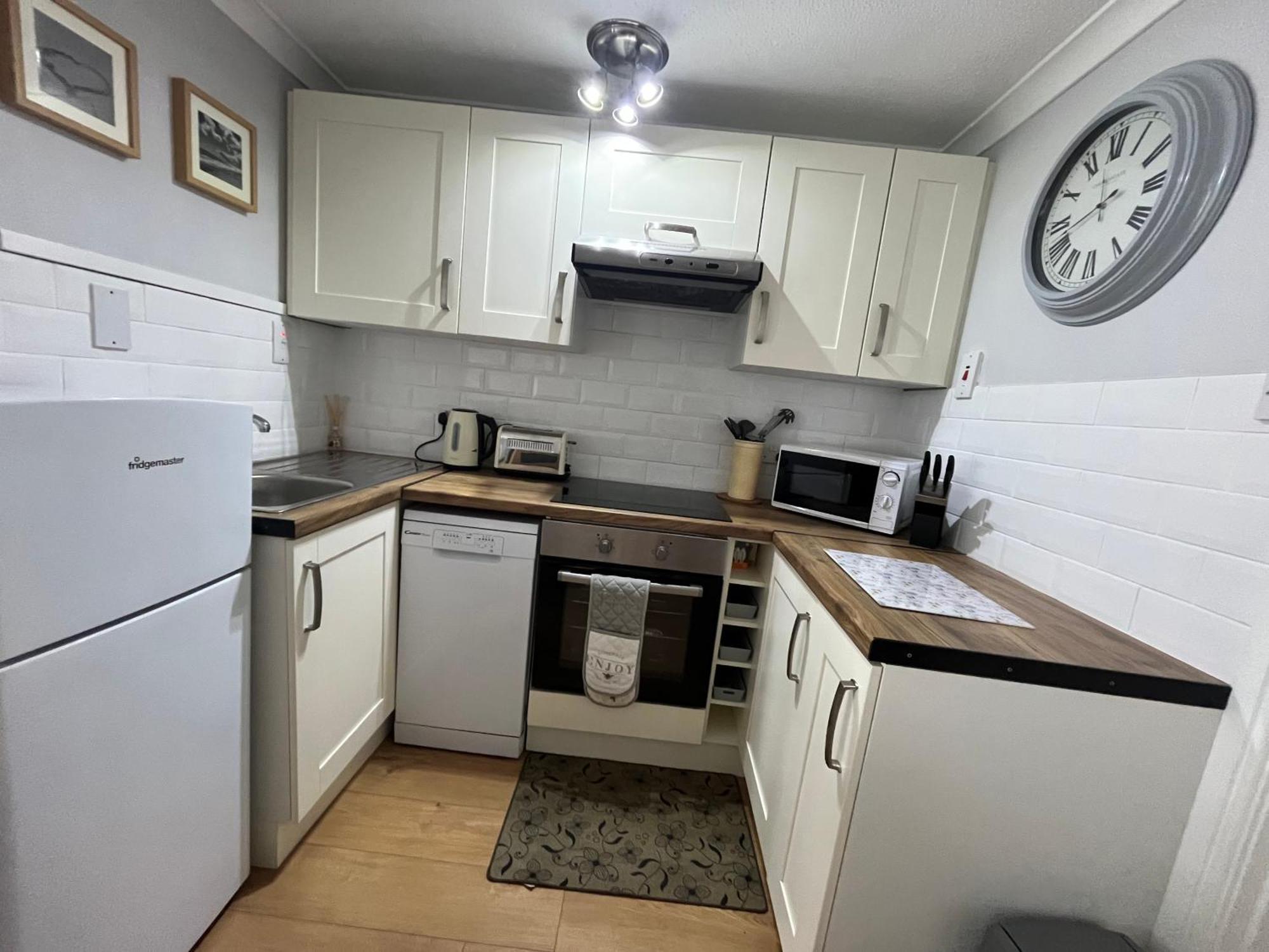 194, Belle Aire, - Two Bed Recently Renovated Chalet, Sleeps 4, Pet Friendly, Free Wi-fi And Bed Linen And Towels Included * Hemsby
