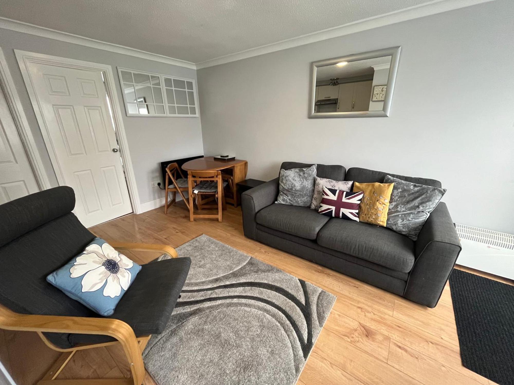 Chalet 194, Belle Aire, - Two Bed Recently Renovated Chalet, Sleeps 4, Pet Friendly, Free Wi-fi And Bed Linen And Towels Included