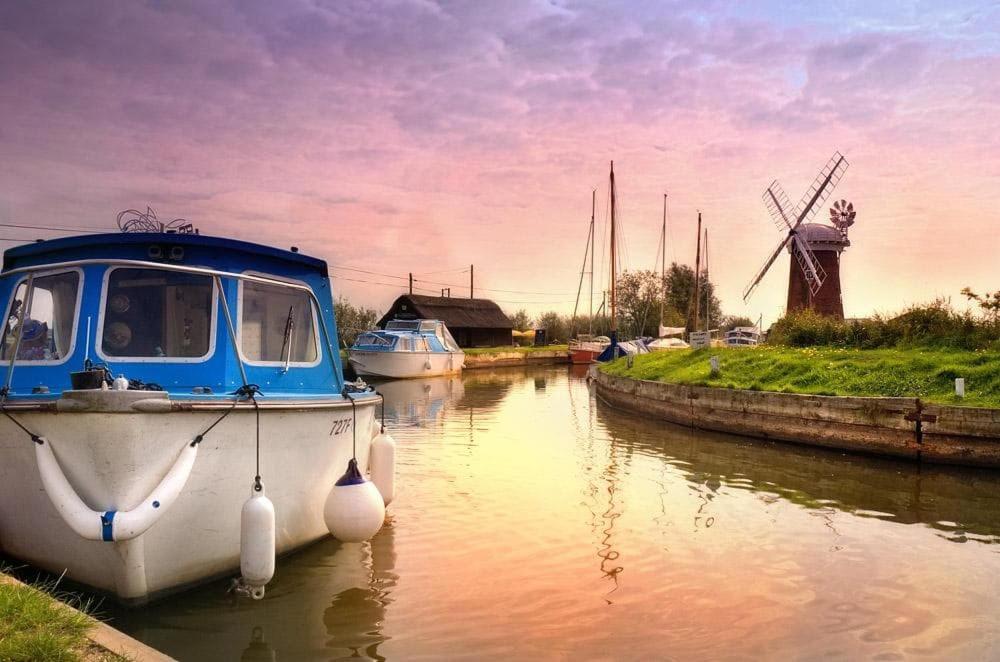194, Belle Aire, - Two Bed Recently Renovated Chalet, Sleeps 4, Pet Friendly, Free Wi-fi And Bed Linen And Towels Included * Hemsby